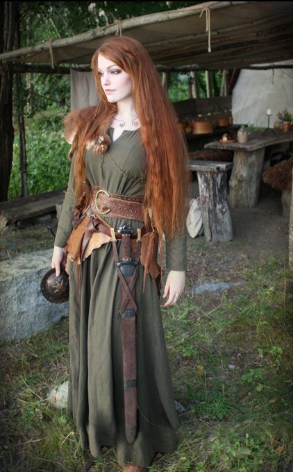 Beautiful Viking Women | Viking costume inspiration: From around the internet « Dawn's Dress ... Sheild Maden Outfit, Viking Clothes Women, Viking Aesthetic Woman, Faun Aesthetic, Medieval Warrior Woman, Rennisance Faire Costumes, Renfaire Accessories, Cu Sith, Woodland Elf Costume