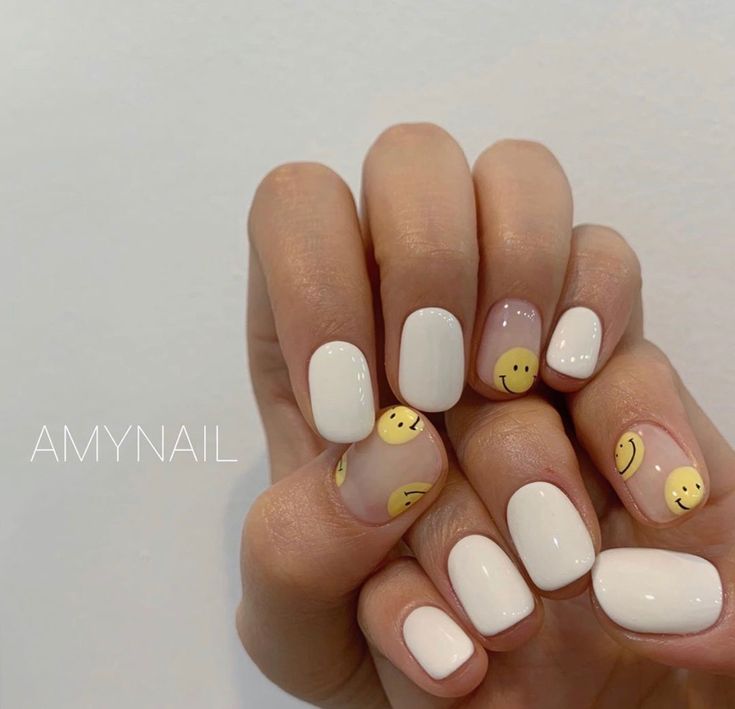 Professional Nails 2023, Nails For Business Women, Happy Face Nail Designs, Dainty Nails Almond, Summer 2033 Nails, Millennial Nails, Neutral Nails With Accent, Short Dip Nails Summer, Summer Fall Transition Nails