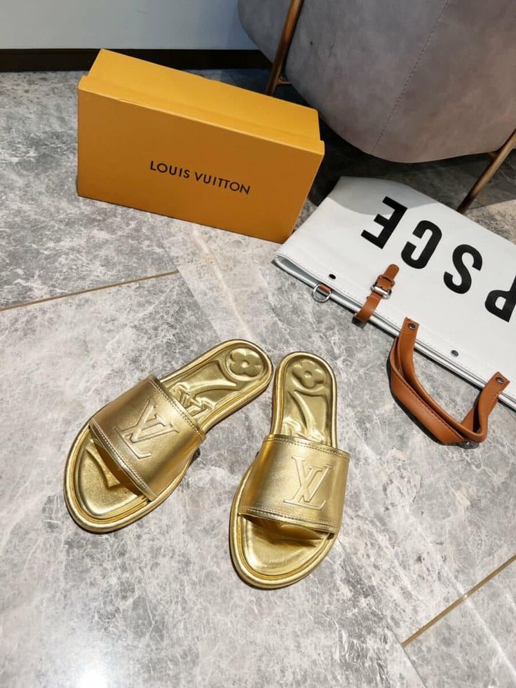 Size: 35-EU-4-US-22-5-CM-8-85-IN Fendi Jewelry, Gold For Women, Flat Mules, Easy Style, New Years Sales, Sneaker Heels, Shoes Heels Boots, Mule, Backpack Bags