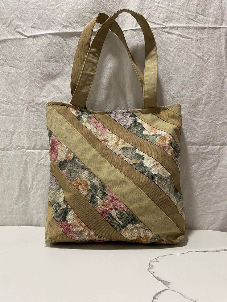 Beige and Floral Fabric Tote Bag with two pockets and a zipper compartment and a magnetic closure Beige Canvas Tote Bag, Beige Fabric Bag For Everyday Use, Everyday Beige Fabric Shoulder Bag, Beige Fabric Bag For Daily Use, Fabric Shoulder Bag With Pockets For Travel, Fabric Tote Bags With Pockets, Beige Fabric Bags For Daily Use, Cream Fabric Shoulder Bag For Everyday, Cream Fabric Shoulder Bag For Daily Use