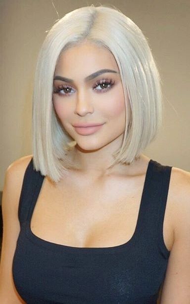 Kylie Jenner Short Hair, Kylie Jenner Blonde, Platinum Blonde Bobs, Jenner Hair, Kylie Jenner Hair, Blonde Haircuts, Lob Hairstyle, Hair 2018, Penteado Cabelo Curto