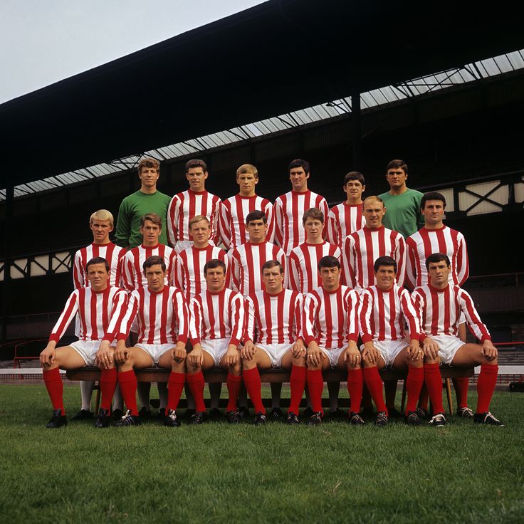 the soccer team is posing for a group photo