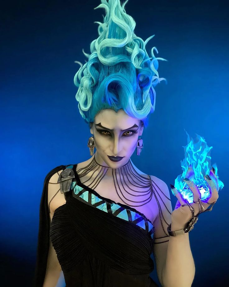 Greek Mythology Cosplay, Female Hades, Mythology Cosplay, Hades Cosplay, Disney Hades, Disney Villains Makeup, Hades Costume, Genderbent Cosplay, Female Cosplay Ideas