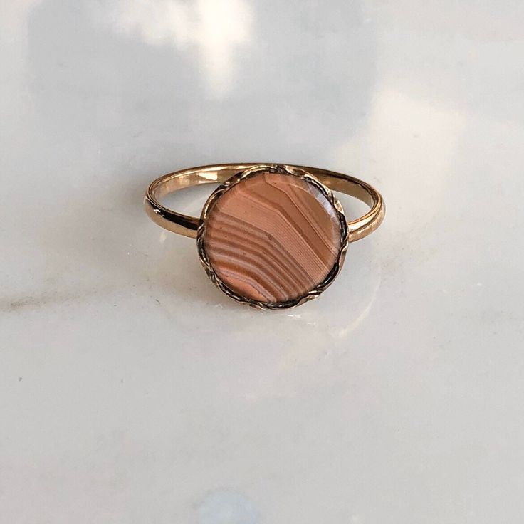 An antique 9 carat gold Red Agate ring. This beautiful piece holds a gorgeous stone in a snug setting, really showing off the shape of the stone.  CONDITION: Wear consistent with age and use. Please see photos for more detail. SETTING SIZE DIAMETER: 12mm BAND WIDTH: 2mm RING SIZE: UK: Q 1/2 | US: 8 1/2 WEIGHT: 1.8 grams Agate Ring, Red Agate, Rings Statement, Red Gold, See Photo, Statement Rings, Gold Rings, Agate, Washington