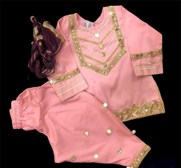 2022 dress for girls Baby Girl Eid Dresses Pakistani, Baby Stitch, Cotton Frocks For Kids, Girl Frock, Suit Punjabi, Cotton Tops Designs, Frocks For Kids, Dresses Pakistani