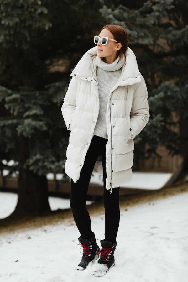 White Parka Outfit Winter, Canadian Winter Outfits Cold Weather, White Parka Outfit, Canadian Winter Outfits, Toronto Outfits, Winter Toronto, Parka Outfit Winter, Iceland Fashion, White Jacket Outfit