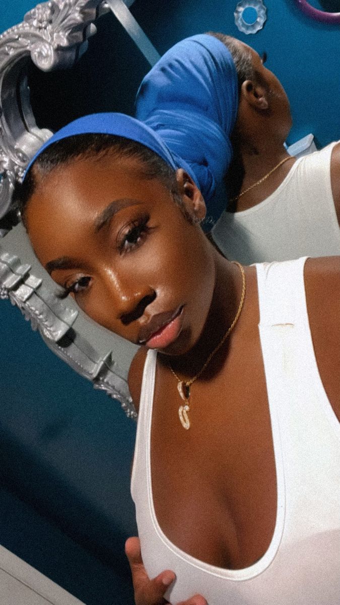 Bun Headwrap, Bun Wrap, Head Wrap Styles, Chocolate Girls, Hair Scarf Styles, Twist Styles, Scarf Outfit, Hair Twist Styles, Pretty Braided Hairstyles