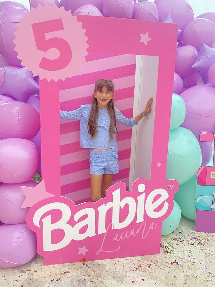 Barbie Photobooth Booth Ideas, Barbie Kids Party, Barbie Photobooth, Barbie Decorations Birthday, Barbie Classroom, Barbie Birthday Party Ideas, Barbie Decor, Barbie Bday, Barbie Decorations