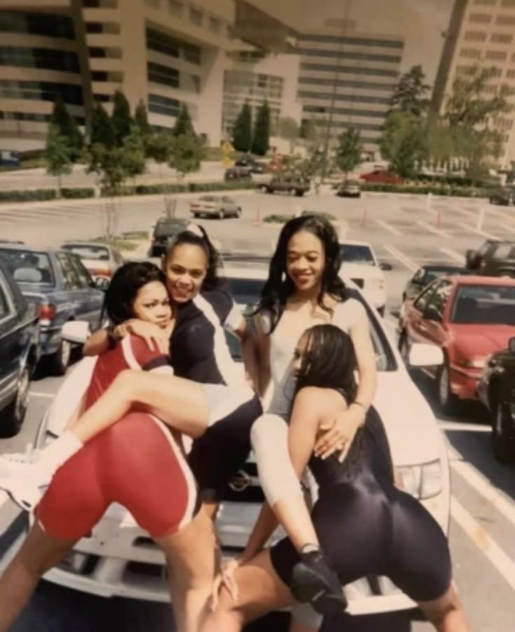 Freaknik Miami, Florida (1997). 90s Black Culture, Girls Mullet, 90s Black Culture Aesthetic, Black Culture Aesthetic, Wigs Black, Culture Aesthetic, Girls Yoga, 90s Hip Hop Fashion, Black Glamour