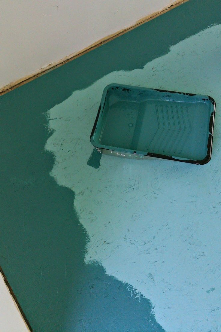 a blue tray sitting on top of a green floor