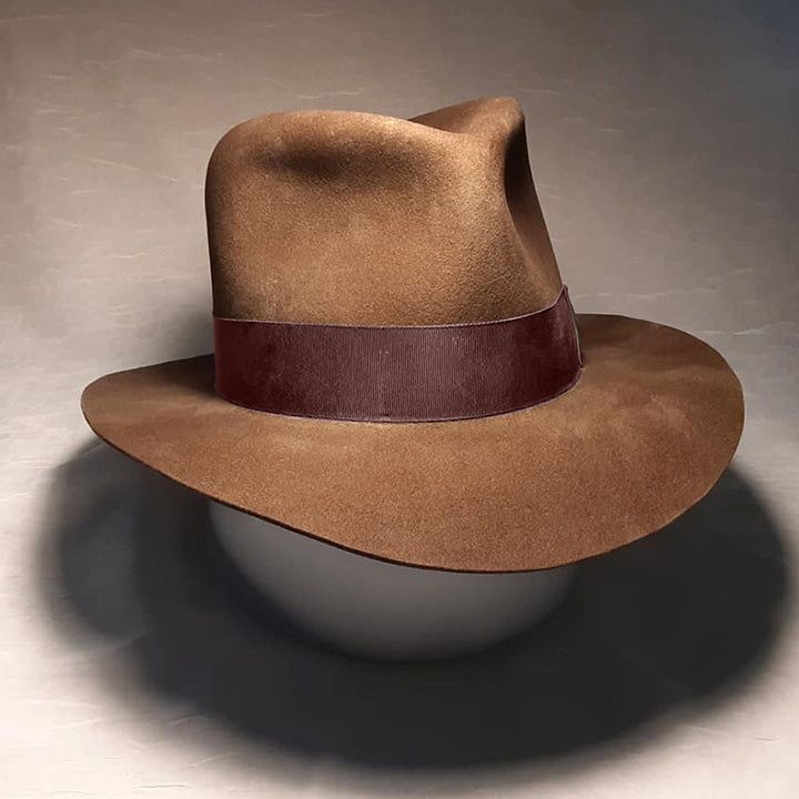 Indiana Jones Fedora – sweetearing Vintage Fedora Hat Bands For Travel, Vintage Brimmed Fedora For Travel, Rugged Brown Fedora With Curved Brim, Brown Rugged Fedora With Curved Brim, Rugged Brown Brimmed Fedora, Vintage Fedora Hats For Travel, Vintage Curved Brim Hat For Travel, Country Style Short Brim Fedora For Travel, Vintage Brimmed Travel Hat