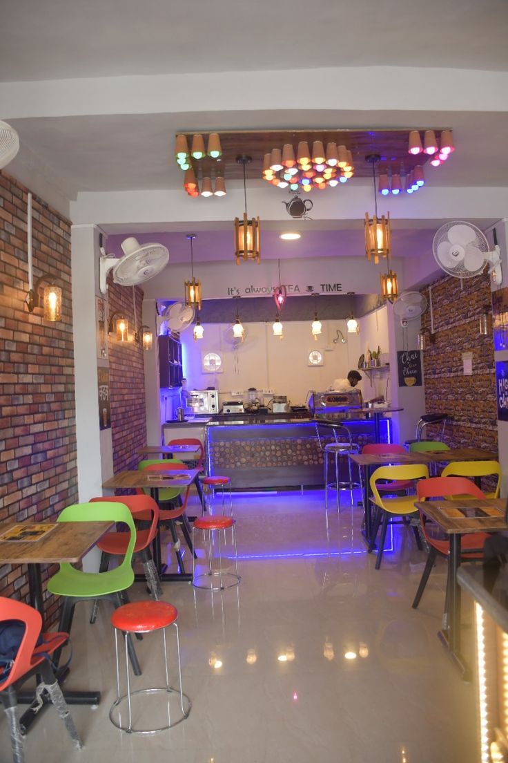 chai franchise Mini Restaurant Design, Chai Sutta Bar, Mini Cafeteria, Cafe Plan, Mini Cafe, Budget Interior Design, House Ceiling Design, Coffee Wall Decor, Coffee Shops Interior