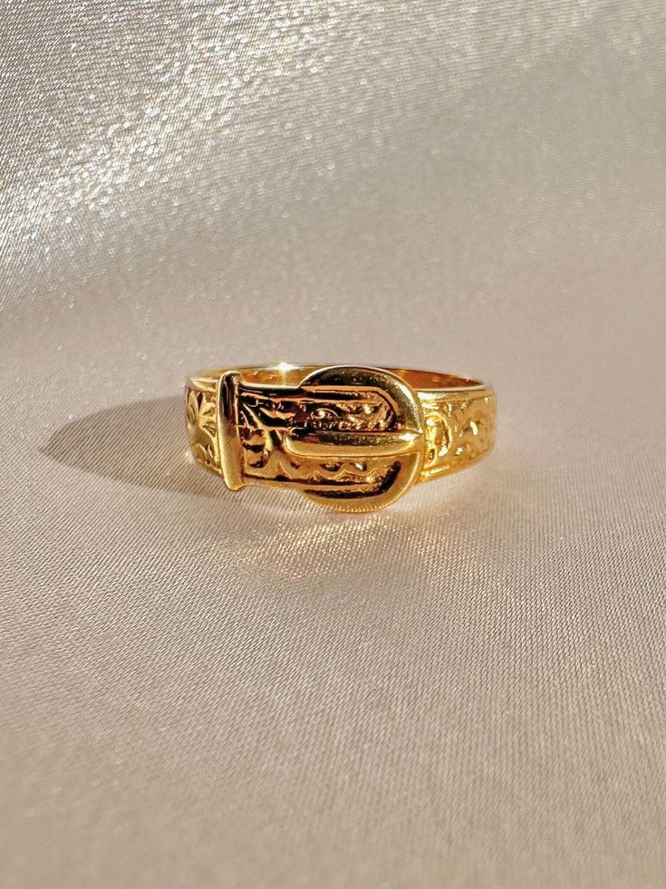 Vintage 9k yellow gold belt buckle ring from Birmingham, England. The belt buckle was a popular motif during the Victorian era in which it symbolized ones love being fastened for eternity. Excellent vintage condition Size: 7.75 resizable* Weight: 3.1 grams Band: 7.7 mm (front), 3.0 mm (back) Hallmarks: 375 for 9k, anchor for Birmingham Belt Buckle Ring, Vintage Gold Jewelry Aesthetic, Cool Piercing Ideas, Gold Vintage Rings, Cute Bracelet Ideas, Cool Piercing, Belts Aesthetic, Cool Rings, Necklaces Cute