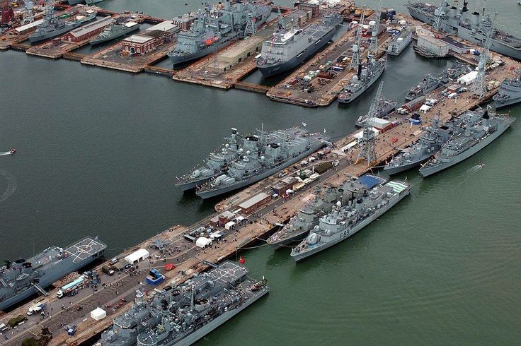 Royal Navy Submarine, Portsmouth Harbour, Us Navy Ships, Navy Base, Abandoned Ships, Ocean Surf, Military Photos, Army Vehicles, Pearl Harbor