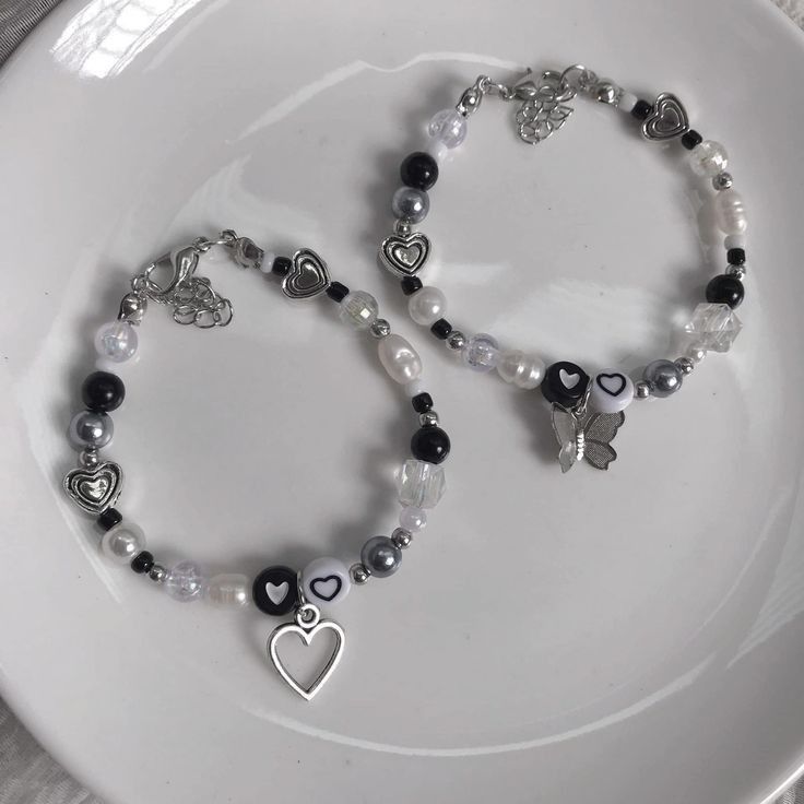 Bracelet Beaded Aesthetic, Beads Jewellery Designs Aesthetic, Necklaces And Bracelets Aesthetic, Bead Accessories Aesthetic, Bff Bracelets Aesthetic, Beaded Bracelets Ideas Aesthetic, Grunge Bead Bracelets, Signature Aesthetic Ideas, Diy Grunge Bracelets