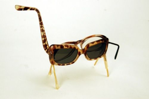 Reuse Eyeglasses Make Sculptures. 8 Eyewear Sculptures by Margherita M- Giraffe - very clever! Upcycled Eyeglasses, Giraffe Sculpture, Diy Glasses, Amazing Sculptures, Eve Online, Mike Mignola, Found Object Art, Spectacles Frames, Old Frames