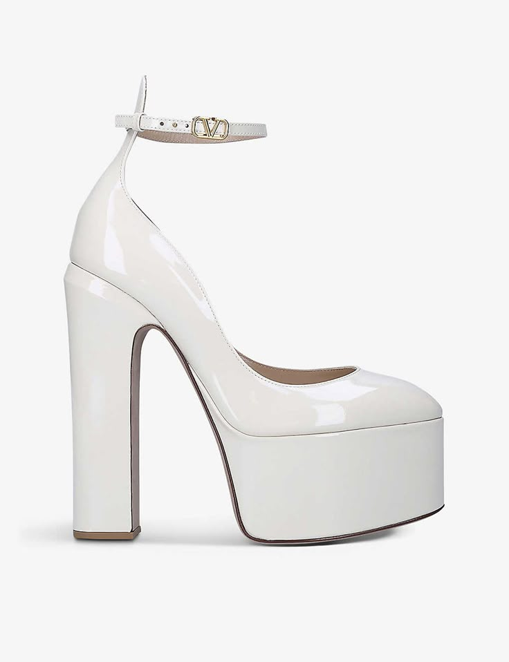 White Platform Heels, Valentino Heels, Heels Aesthetic, Dr Shoes, Closed Toe Heels, Cute Shoes Heels, White High Heels, Wedding Guest Outfits, Fancy Shoes