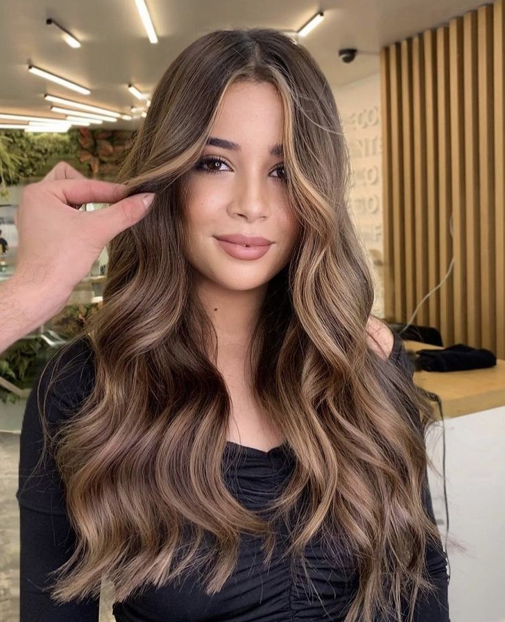 Babylights Hair Brunette, Bruslight Hair, Sunkissed Balayage Brunettes, Sunkissed Brunette Balayage, Balyage Long Hair, Sunkissed Hair, Babylights Hair, Brown Hair Looks, Brown Hair Inspo