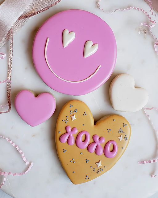 some cookies are laying on a table