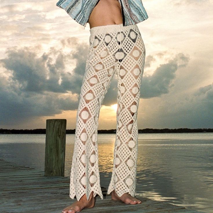 Brand New With Tags! White Stretch Bohemian Pants, White Bohemian Stretch Pants, Cream Stretch Bottoms For The Beach, Cream Stretch Bottoms For Beach, Stretch Cream Bottoms For The Beach, Stretch Cream Bottoms For Beach, Cream Bottoms For Beach Season Vacation, Cream Bottoms For Beach Vacation, Cream Bottoms For Vacation And Beach Season