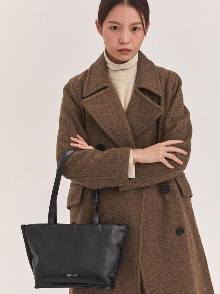 Composition : Body : Cotead Leather 100% / lining : wool 50% poly 50%Color : BlackCountry of Origin : KOREA Black Shoulder Bag For Business In Fall, Chic Leather Bags For Winter, Black Wool Outerwear For Everyday, Chic Brown Bags For Winter, Chic Brown Winter Bags, Elegant Brown Bag For Winter, Chic Black Shoulder Bag For Fall, Chic Everyday Winter Bags, Elegant Brown Winter Bags