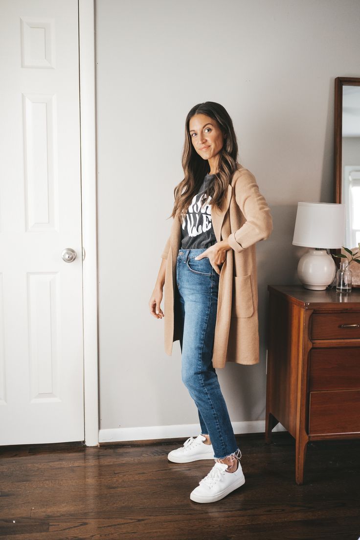 ashley wearing a black graphic tee that reads "Nashville" in white, a long line sweater blazer, mom jeans, and white sneakers standing next to a vintage white dresser with a white table lamp Sweater Blazer Outfit, Ways To Style A Sweater, Capsule Wardrobe Winter, Everyday Outfits Fall, Cropped Jeans Outfit, Outfit Inspiration Women, Sweater Blazer, Outfit Inspiration Fall, Outfits Fall