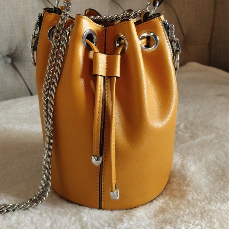 Small/Med Yellow Bag With Silver Detail 6 In Diameter X 8.5 Height Chic Zara Shoulder Bucket Bag, Zara Shoulder Bag With Detachable Strap For Travel, Zara Bucket Bag With Removable Pouch, Zara Satchel With Removable Pouch For Travel, Zara Satchel With Removable Pouch As Shoulder Bag, Chic Zara Bucket Bag For Travel, Zara Bucket Bag With Removable Pouch For Everyday, Zara Everyday Bucket Shoulder Bag, Pouch Bag With Chain Strap For Errands