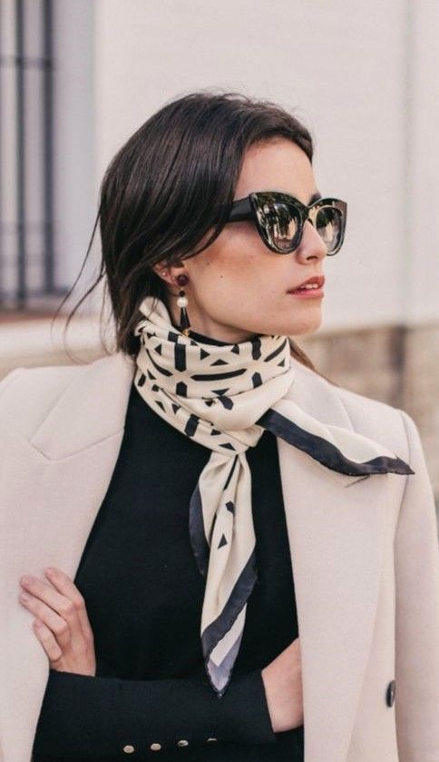 Silk Scarf Outfit, Ways To Wear A Scarf, How To Wear A Scarf, Scarf Outfit, Scarf Women Fashion, Backpacking Gear, Mode Casual, Oversized Scarf, How To Wear Scarves