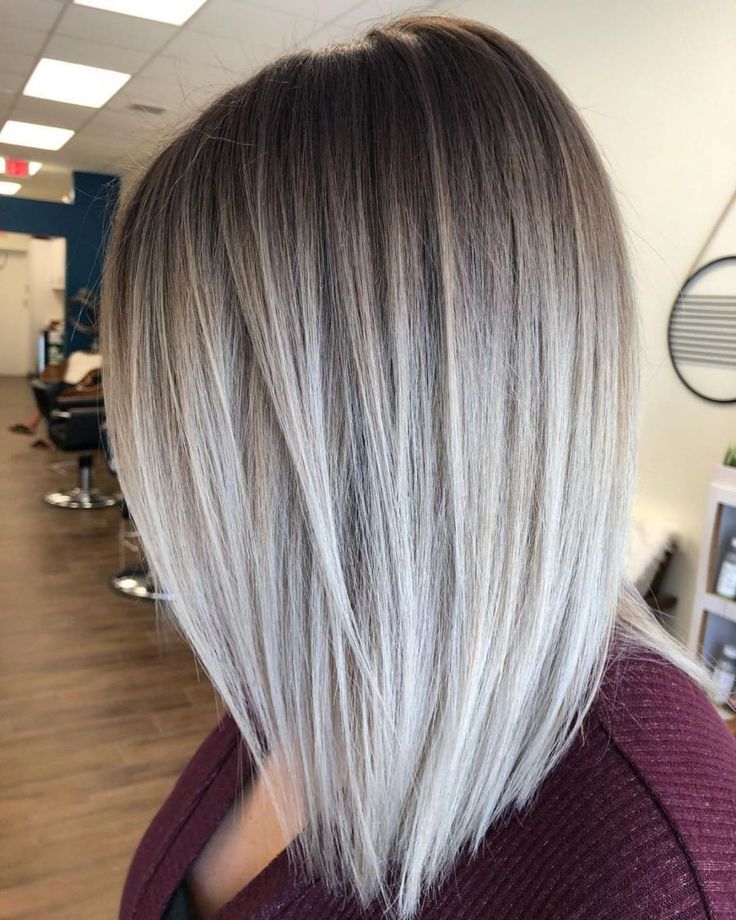 60 Shades of Grey: Silver and White Highlights for Eternal Youth Blonde Balayage Bob, Blonde Hair With Roots, Balayage Bob, Grey Highlights, Blond Balayage, Dark Roots Blonde Hair, Medium Length Hairstyles, Silver Blonde, Medium Long Hair