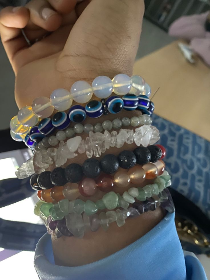 Crystal Bracelet Aesthetic, Crystal Bracelets Aesthetic, Beaded Bracelets Aesthetic, Body Jewelry Diy, Outfits Jewelry, Charm Bracelets For Girls, Girly Bracelets, Wishlist Ideas, Spiritual Bracelets