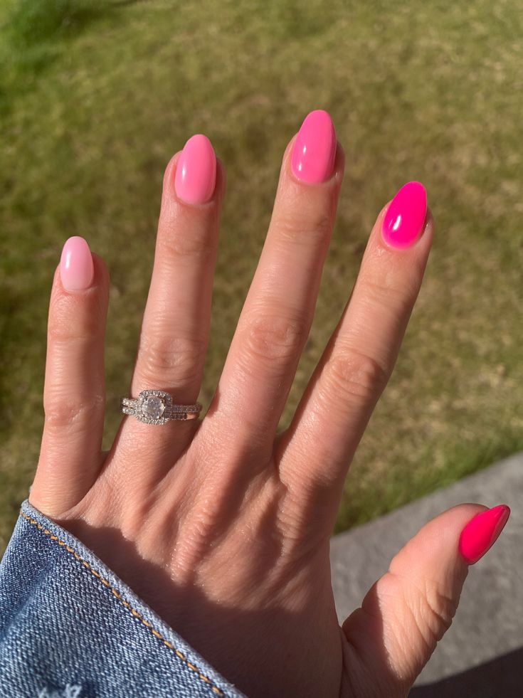 Pink gradient nails Summer Nails Gradient, Different Pinks Nails, Different Shades Of Pink Nails Almond, Gel Mani Short Nails Pink, Light Pink To Dark Pink Nails, Pink Gradient Nails Short, Pink Nail Gradient, Pink Nails Different Colors, Monochrome Pink Nails