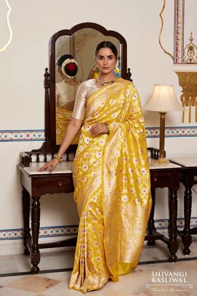 Banaras Saree Blouse Designs, Benaras Sarees, Banaras Silk Saree, Banaras Sarees, Silk Sarees Online Shopping, Blouse Ideas, New Saree Designs, Sari Blouse Designs, Blouse Designs Silk