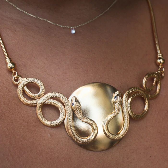 Medusa Necklace Luxury Unique Snake Necklace, Goddess Medusa, Modern Evil Eye, Medusa Necklace, Two Snakes, Dope Jewelry Accessories, Snake Jewelry, Snake Necklace, Animal Rings