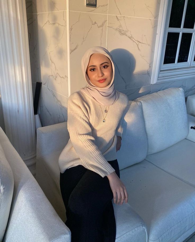 Tasnim Shah, Neat Casual Outfits, Hijab Style Casual, Casual Hijab Outfit, Hijabi Outfits Casual, Everyday Fashion Outfits, Muslim Outfits, Future Outfit, Trendy Fashion Tops