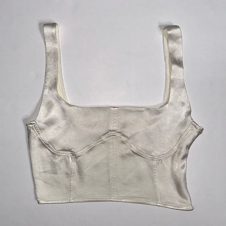 The Cutest Nude Crop Top. Quiet Lux Vibes In Excellent Condition. No Flawsstains/Damage/Discoloration. Bustier Design Front And Side Zipper Closure. Appears Nwot. No Signs Of Wear. Size - M Chest - 29” #Zara #Croptop #Minimalist #Nude Fitted Underbust Crop Top For Summer, Fitted Underbust Crop Top For Party, Elegant Fitted Bandage Crop Top, Elegant Underbust Crop Top For Parties, Fitted Bandage Tank Top For Parties, Elegant Crop Top With Built-in Bra, Summer Evening Bandage Corset, Elegant Cropped Summer Corset, Bandage Top For Summer Evenings