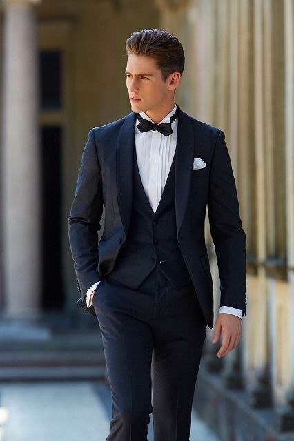 Blue Tuxedo Wedding, Wedding Suits Men Black, Men Suits Black, Pose Pengantin, Modern Fit Suit, Groom Wedding Attire, Black Suit Wedding, Mode Costume, Blue Tuxedos