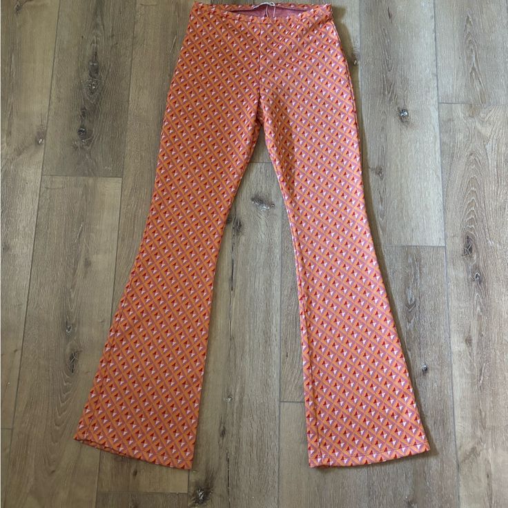 Zara Flare Groovy Pattern Pants. Could Fit A Small Size With Longer Legs! Zara Orange Wide Leg Bottoms, Zara Orange Wide-leg Bottoms, Zara Orange Bottoms For Spring, Trendy Stretch Orange Pants, Casual Stretch Pink Pants, Pink Stretch Casual Pants, Pink Flare Lounge Pants, Pink Flare Pants For Loungewear, Zara High Waist Orange Bottoms