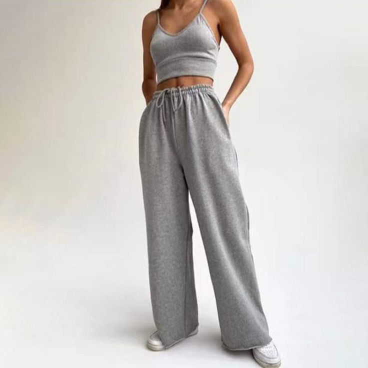 Get ready to chill in style with this must have Three Piece Jogger Set. Featuring a crop top sweatshirt, tank top, and matching jogger’s, all in an cotton fabric. Complete the look with chunky fresh kicks for an effortlessly chilled vibe. Sporty Casual Style, Casual Meeting, Sporty Set, Oversize Sweatshirt, Knitted Suit, Style Sportif, Loose Trousers, Crop Top Sweatshirt, Sporty Casual