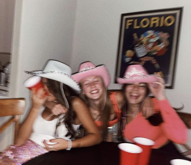 Friendship Trio Aesthetic, Three Girls Aesthetic, Girl Trio Aesthetic, 3 Best Friends, Three Best Friends, Birthday Party Theme Decorations, Cowboy Party, Best Friend Photos, Best Friend Pictures