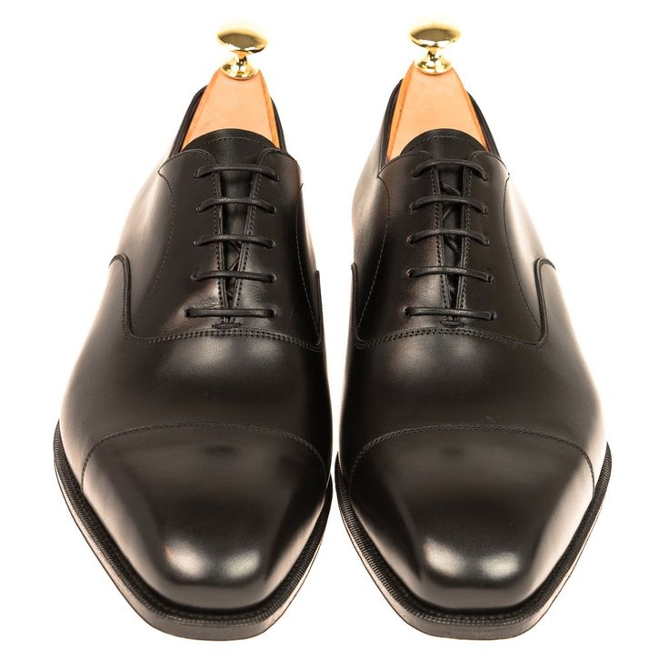 BLACK DRESS SHOES Timeless Calf Leather Lace-up Shoes With Round Toe, Timeless Lace-up Shoes With Almond Toe And Leather Sole, Classic Lace-up Shoes With Round Toe For Galas, Timeless Leather Sole Lace-up Shoes With Round Toe, Timeless Leather Lace-up Shoes With Round Toe, Semi-formal Lace-up Shoes With Rubber Heel Cap, Luxury Lace-up Cap Toe Shoes With Rubber Heel, Classic Leather Shoes With Pointed Toe And Branded Heel, Timeless Leather Shoes With Rubber Sole And Almond Toe