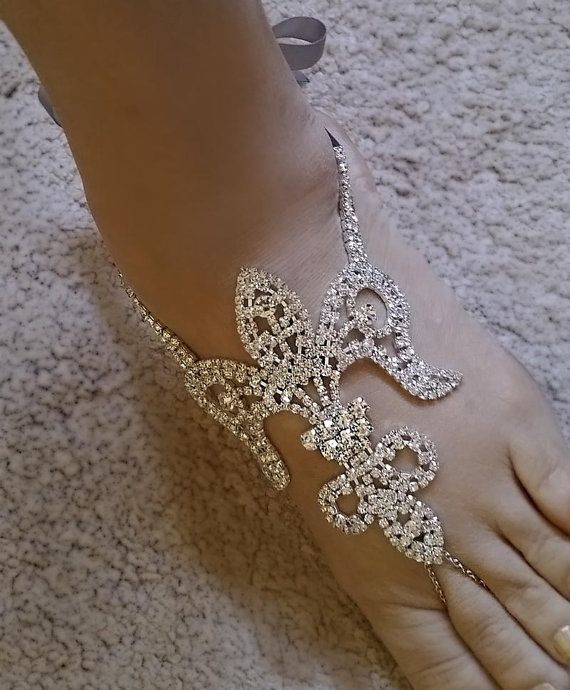 Sandalias Descalzas bodas de plata joyería nupcial por Kimsically Elegant Crystal Sandals For Wedding, Elegant Crystal Wedding Sandals, Crystal Open Toe Sandals For Wedding, Elegant Silver Barefoot Sandals For Party, Silver Toe Ring Barefoot Sandals With Rhinestones, Elegant Bling Sandals For Wedding, Adjustable Rhinestone Barefoot Sandals For Wedding, Summer Wedding Jewelry With Rhinestones, Elegant Wedding Sandals With Bling