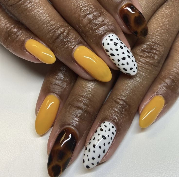 Mustard Color Nails, Mustard Yellow Nails, Mustard Nails, Yellow Fall Nails, Almond Shaped Nails Designs, Natural Nails Manicure, Yellow Nails Design, Manicure Colors, Sassy Nails