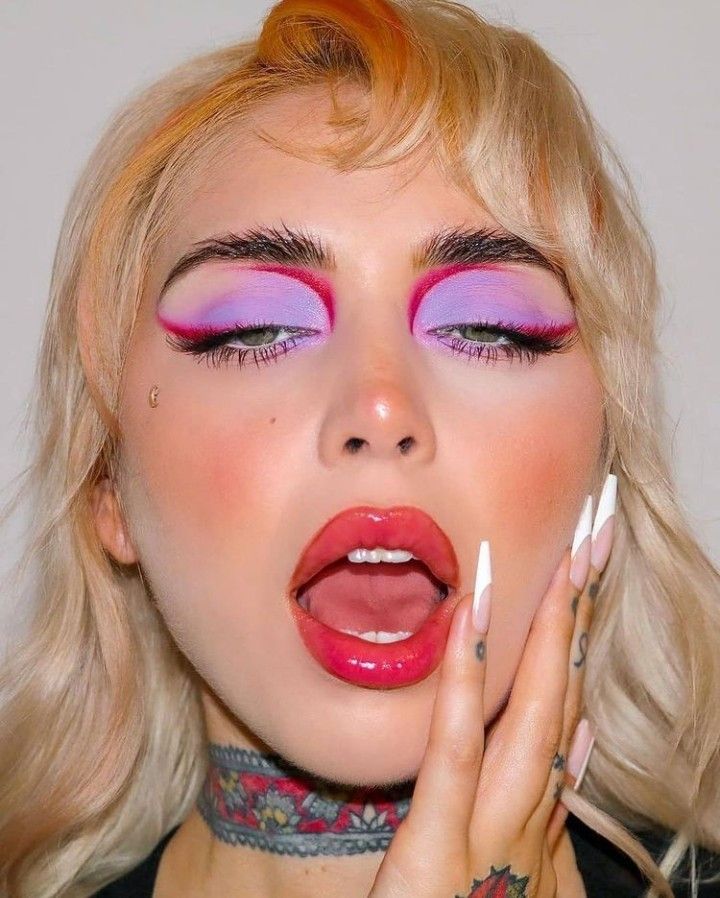 Gen Z Makeup, Abstract Makeup Looks, Unique Makeup Looks, Shower Makeup, No Make Up Make Up Look, Khol Eyeliner, Pure Makeup, Funky Makeup, Doll Design