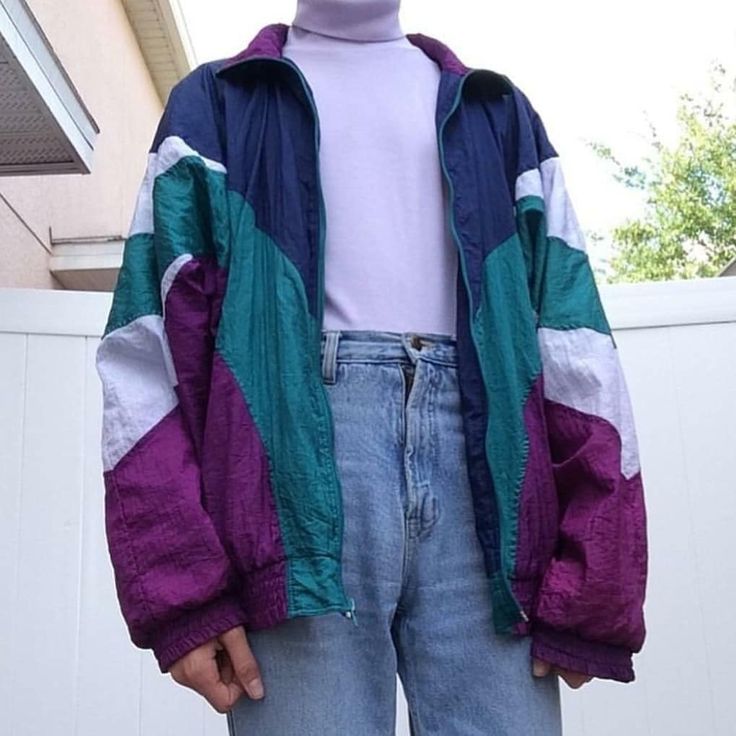 Windbreaker Outfit Ideas, Vintage Windbreaker Outfit, 80s Aesthetic Outfits, Winter Fashion For Women, Nyc Fashion Winter, 80s Inspired Outfits, Windbreaker Outfit, Colorful Jacket, Outfit Ideas For Women