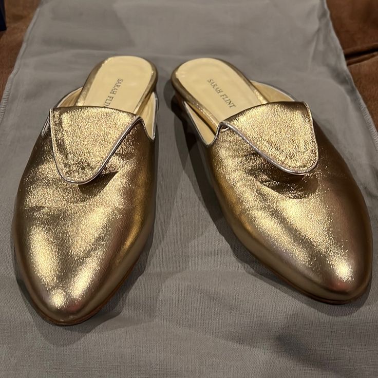 Sarah Flint Andrea Slide Gold 8 38 Luxury Almond Toe Slip-on Mules, Luxury Gold Slip-on Mules, Elegant Round Toe Mules For Galas, Elegant Mules For Galas With Round Toe, Luxury Gold Flats For Spring, Elegant Gold Flat Mules, Elegant Gold Closed Toe Mules, Designer Gold Leather Mules, Gold Mules With Cushioned Footbed And Round Toe