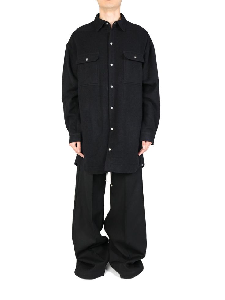 black organic cotton blend long sleeves two chest flap pockets buttoned cuffs oversize frame City Shorts, Balenciaga Track, Balenciaga Triple S, Short Suit, Summer Beach Wear, Espadrille Shoes, Light Jacket, Oversized Shirt, Rick Owens