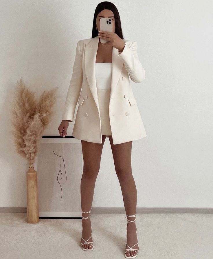 White Blazer Outfit Dressy, Outfit Formal Mujer, White Blazer Outfits, Boss Lady Outfit, Mens Fashion Suits Casual, Race Outfit, Outfits Dressy, Women Dresses Classy, Ceremony Dresses