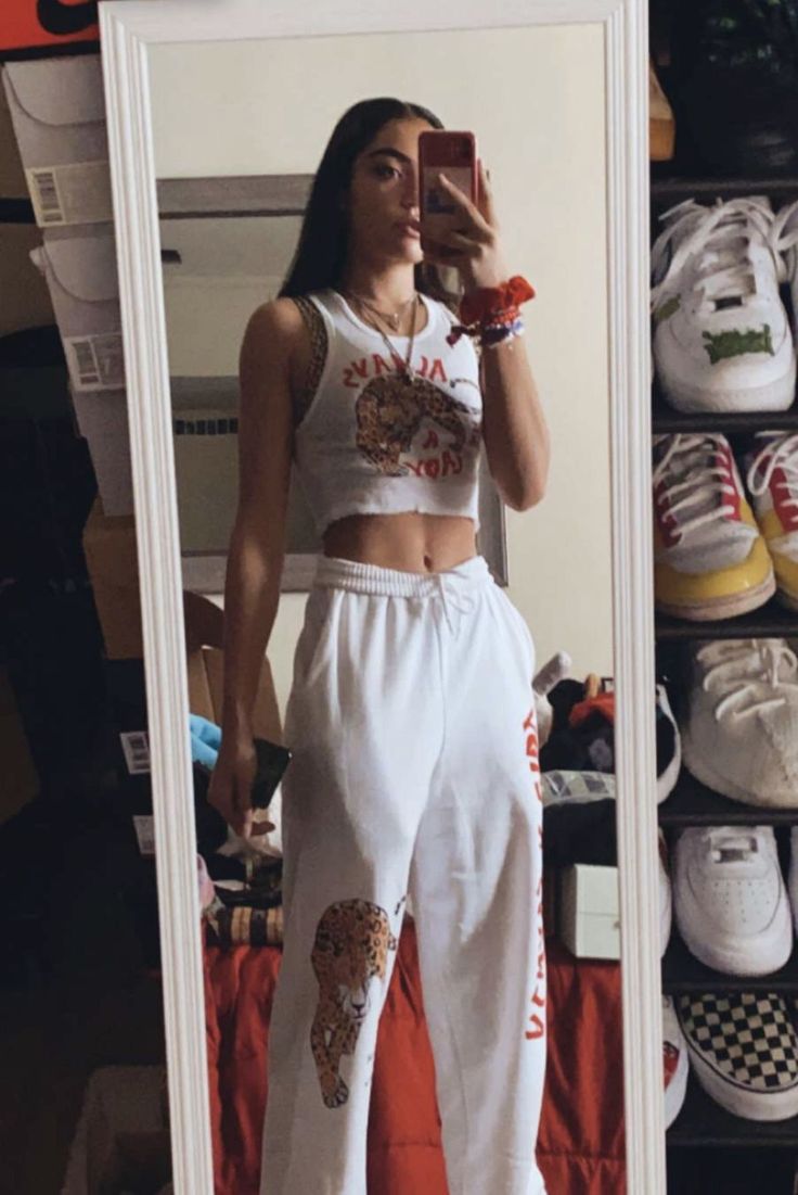 Avani Gregg Outfits, Diy Dye Clothes, Avani's Outfits, Avani Gregg, Skater Girl Outfits, Wardrobe Tips, Outfits Chic, Nice Style, Streetwear Fashion Women