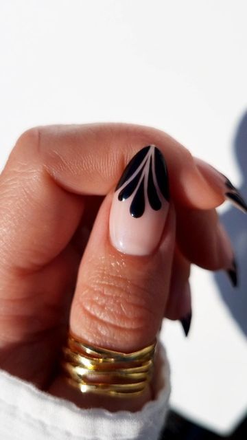 Nail Inspo With Black, Opposite Nails On Each Hand, Nail Art Alternative, Half Black Nails, Art Nouveau Nails, Goofy Nails, Vintage Nail Designs, Black Gothic Nails, Modern French Nails