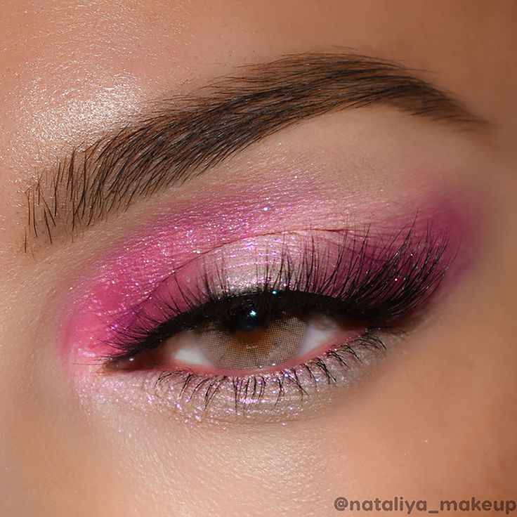 A warm violet with gold pin points for ultimate purple vibes 💟 Pink White Eyeshadow, Wild Eye Makeup, Pink Festival Makeup Looks, Fairy Makeup Inspiration, Light Pink Glitter Eye Makeup, Makeup Looks Colourful, Lover Era Eye Makeup, Neon Pink Eyeshadow Looks, Pink Out Makeup